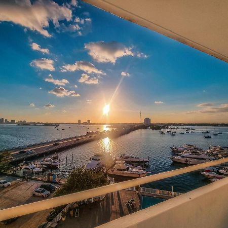 Bayfront Apartment Breathtaking Views- One Bedroom W Balcony- Living Room -Free Parking Miami Beach Exterior foto